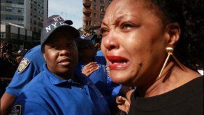 Absuelven a tres policías que balearon a joven negro en NY