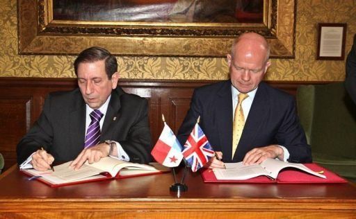 Panamá firma un tratado de doble tributación con el Reino Unido