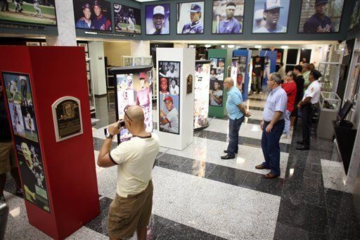 Exhiben placas del Salón de la Fama en Puerto Rico