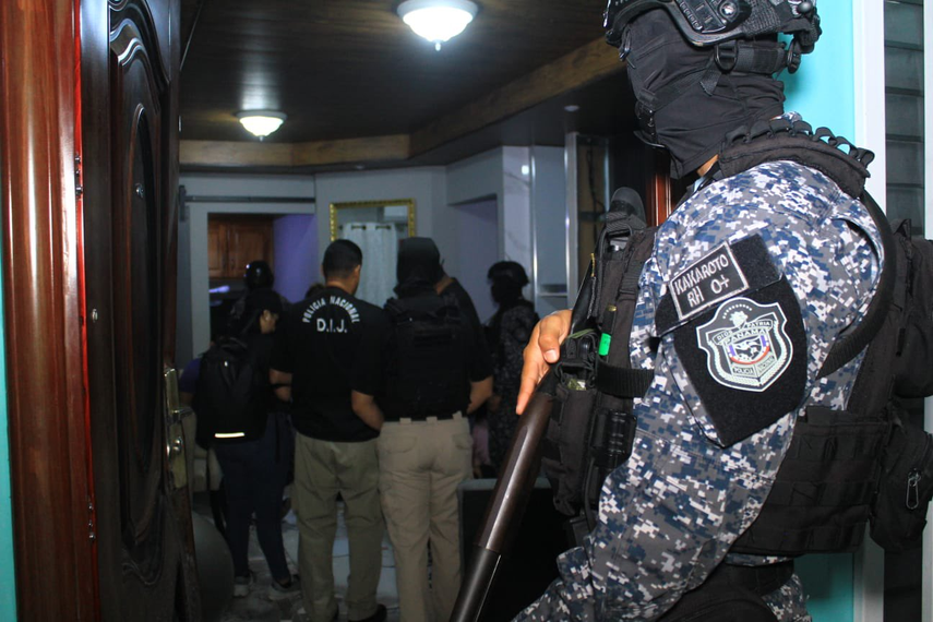 Policía Nacional realiza allanamiento en Chitré