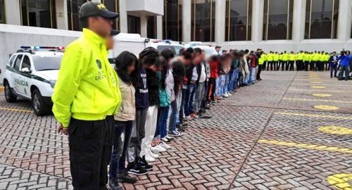 Capturan profesora colombiana que vendía marihuana oculta en golosinas