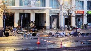 El acuario tiene el tanque cilíndrico más grande del mundo y contenía 1.500 peces tropicales.