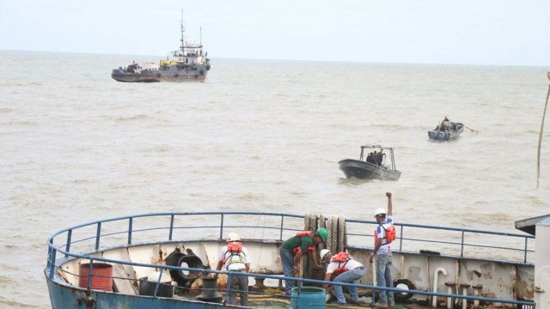 Remoción de embarcación varada cerca del Corredor Sur continuará en la madrugada