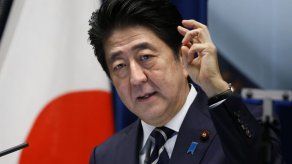 Japón ratifica plan de elevar impuesto sobre el consumo