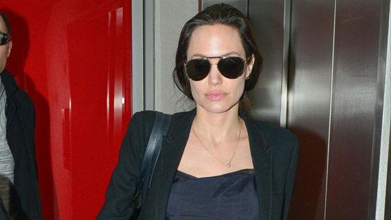 La doctora de Angelina Jolie prometió a su madre que le extirparía los ovarios a la actriz