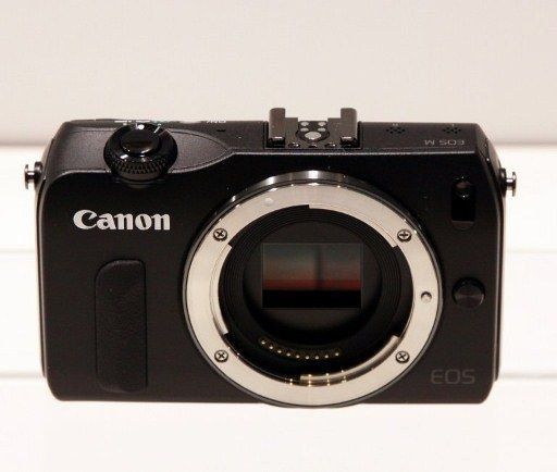 Canon presenta su primera cámara compacta sin espejo y lentes  intercambiables