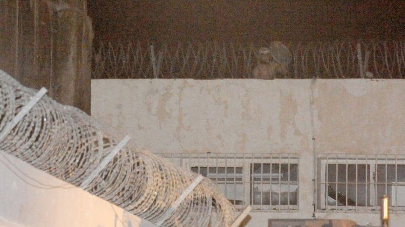 Preso marroquí se cose los ojos para exigir ver a un responsable de la cárcel