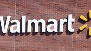 Joven provoca caos al entrar armado y con chaleco antibalas a Walmart en EEUU