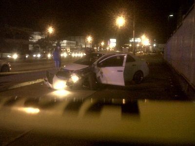 Asesinan a hombre dentro de su vehículo en Tumba Muerto