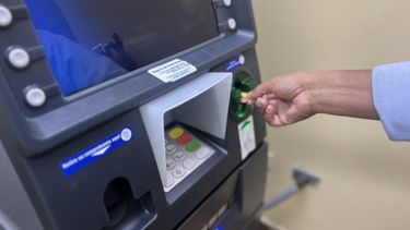 Adelantan pago a jubilados y pensionados.