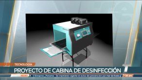 Panameños trabajan en cabinas de desinfección