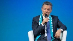 Santos lleva a Alemania su fe en un proceso de paz que lega a su sucesor