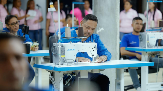 Personas privadas de libertad podrán continuar desarrollando sus habilidades en costura. Personas privadas de libertad podrán continuar desarrollando sus habilidades en costura.