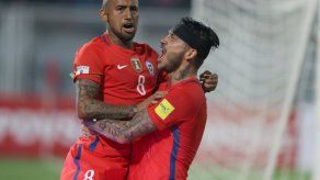 Pinilla y Vidal iluminan a Chile al golear a Venezuela