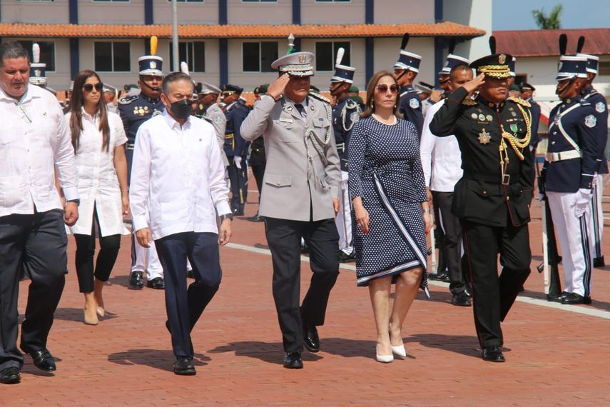 Presidente de la República juramenta a nuevos miembros de la Policía Nacional Presidente de la República juramenta a nuevos miembros de la Policía Nacional 