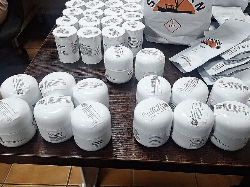 La Policía Nacional incautó 89 envases con presunta sustancia ilícita en un local de Albrook.