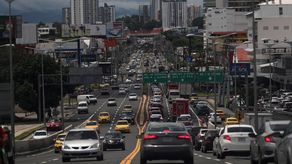 Esta medida surge tras más de una semana de protestas ante el costo elevado del combustible, la canasta básica y la falta de medicamentos. Esta medida surge tras más de una semana de protestas ante el costo elevado del combustible, la canasta básica y la falta de medicamentos.