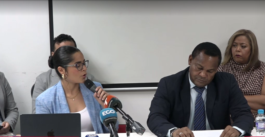 Reunión de transición en el Municipio de San Miguelito entre Irma Hernández y Héctor Valdés Carrasquilla