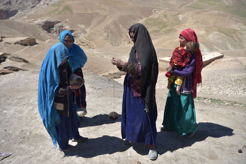 El corte del financiamiento internacional de Afganistán ha agravado el colapso económico del país y avivado sus crisis humanitarias.