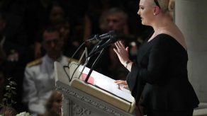 En funeral de McCain