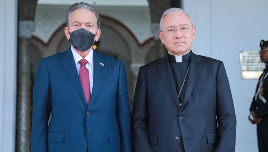 Presidente Cortizo recibe al Monseñor Edgar Robinson Peña Parra
