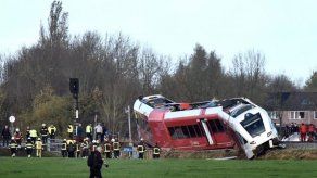 Un tren descarrila al chocar con un camión y deja varios heridos en Holanda