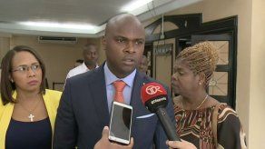 Dan lectura a sentencia que absuelve a diputado Samuel Bennett