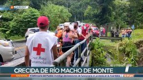 Rescatan a turistas tras crecidas del Río Macho de Monte