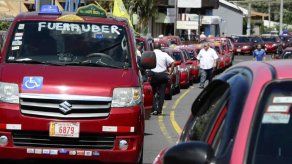 Taxistas de Costa Rica protestan contra Uber y paralizan calles de la capital