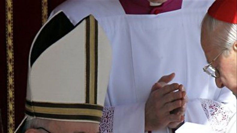 Francisco pide servir al débil al iniciar papado