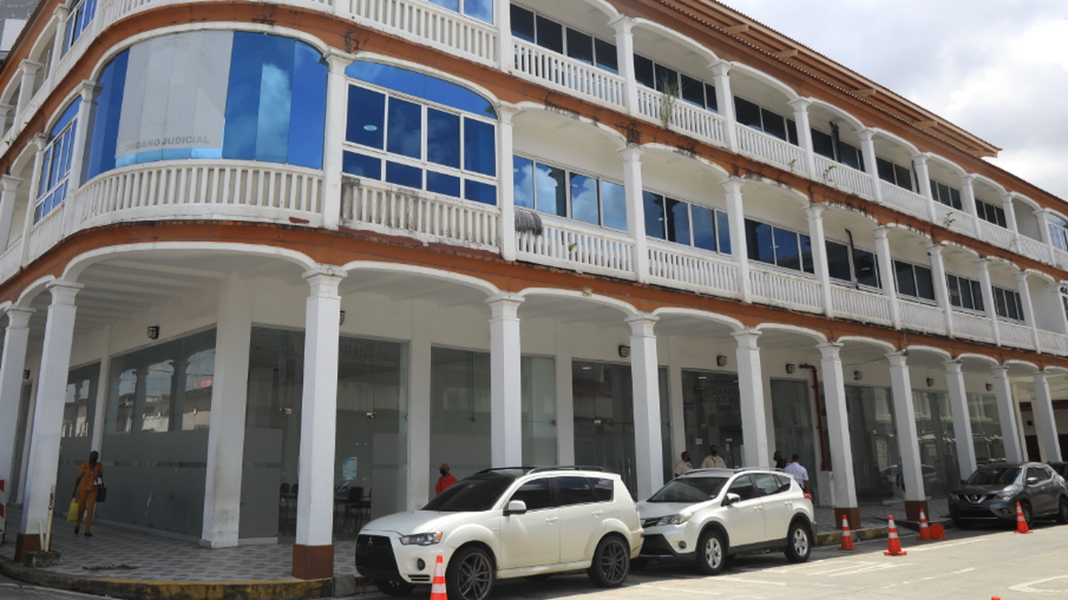 Decisión del tribunal: Detención provisional Decisión del tribunal: Detención provisional