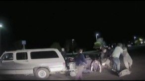 Violenta riña entre una familia y la Policía terminó con un muerto