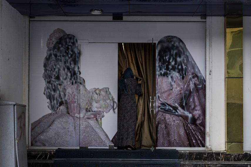Haqqani señaló que las materias impartidas en las universidades podrían ser revisadas pero no abundó en detalles.