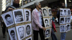 Colombianos salen a la calle para conmemorar el día de las víctimas