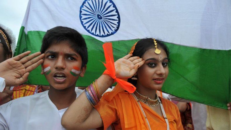 12 Arrestados por no levantarse durante el himno en un festival indio de cine