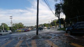 Reparan tubería de 16 pulgadas en la Av. Simón Bolívar y calle José de Fábrega.
