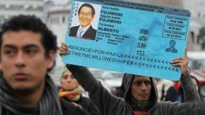 Personas marchan en Lima contra un posible indulto a Fujimori