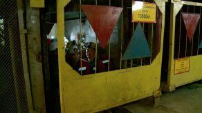 Sube el agua en la mina de Rusia donde ocho mineros permanecen atrapados