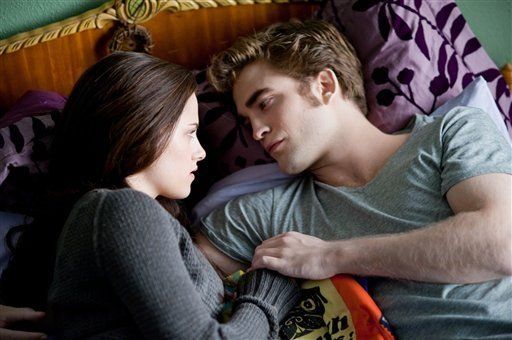 Edward y Bella dicen adiós a fans ante el alivio de Pattinson y Stewart
