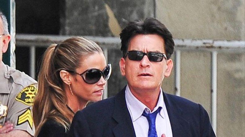Charlie Sheen no contó a sus hijas que era portador del VIH