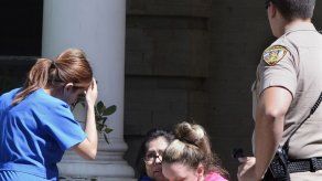 Hallan muertos a hombre y mujer tras tiroteo en California