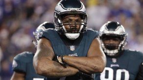 Wentz lanza para 3 anotaciones; Eagles retoman paso ganador