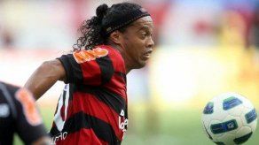 Ronaldinho provoca revuelo entre los hinchas bolivianos