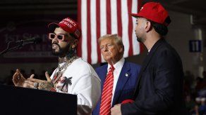 Anuel AA y Justin Quiles respaldan a Donald Trump en un mitin político en Pensilvania