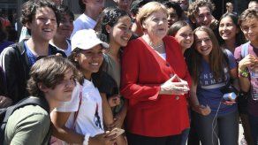 Merkel se siente mejor tras interrogantes sobre su salud