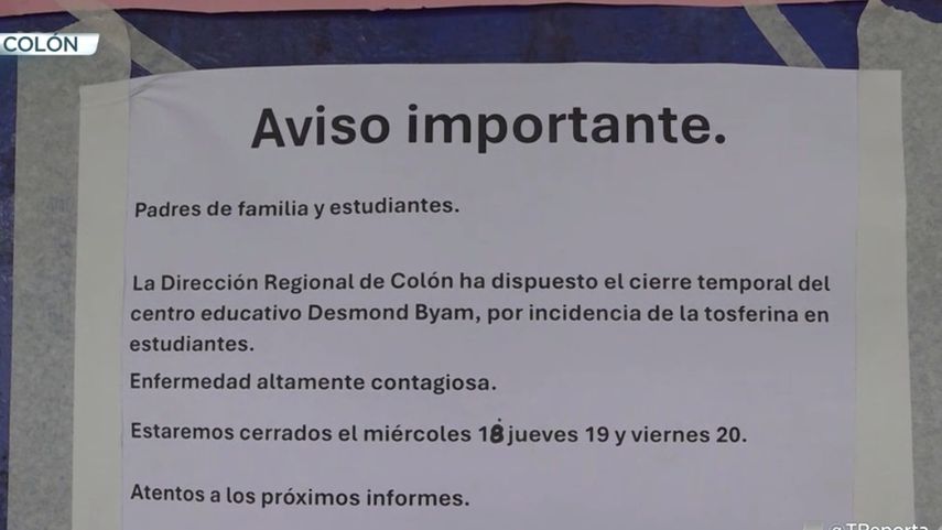 Anuncio fuera del centro educativo. Anuncio fuera del centro educativo.