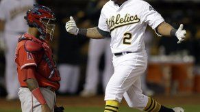 Davis pega 2 jonrones