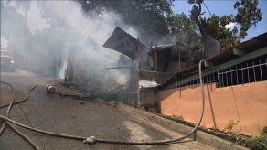 Bomberos controlan incendio en San Miguelito