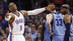 Westbrook alcanza su triple-doble 18