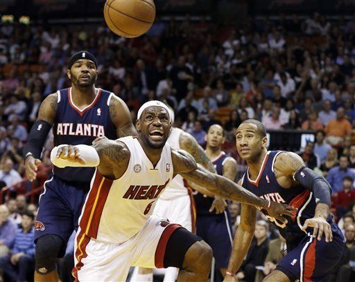 Heat hila 19na victoria al vencer a Hawks